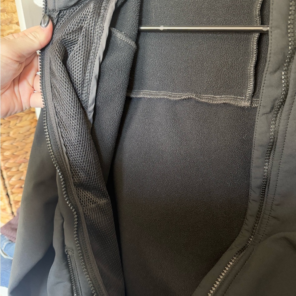 Helly Hansen Soft Shell Jacket. - image 3